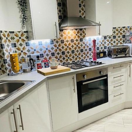 Апартаменти Bagshot Pennyhill Camberley Ascot Luxury 2 Beds 1 Bath Sleeps 4 Pets Ok Permit Parking Екстер'єр фото
